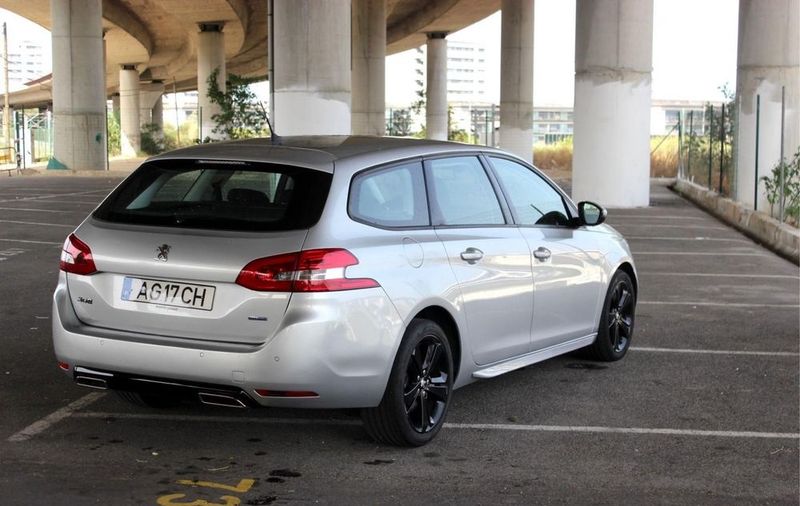 Peugeot 308 • 2016 • 143,000 km 2
