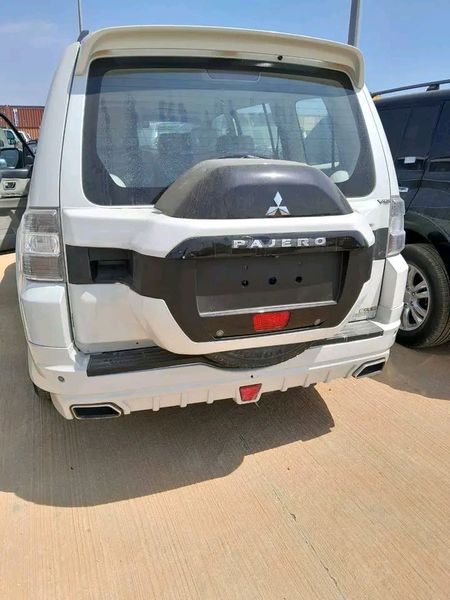 Mitsubishi Pajero • 2020 • 32 km 4
