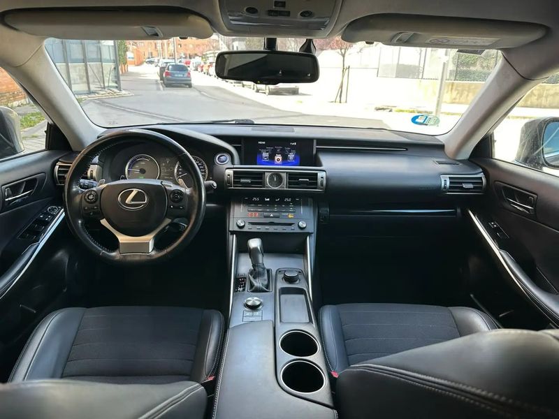 Lexus IS • 2015 • 139,000 km 5