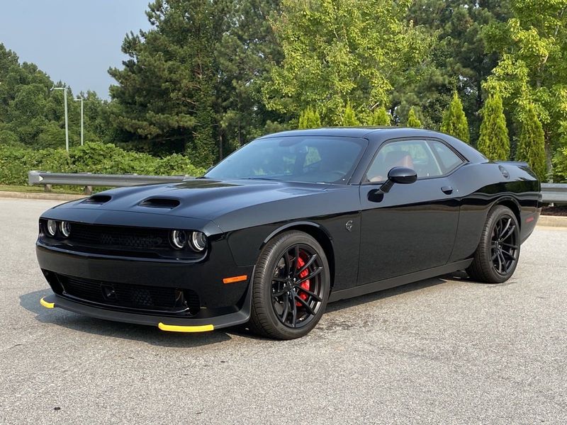 Dodge Challenger • 2022 • 100 km 1