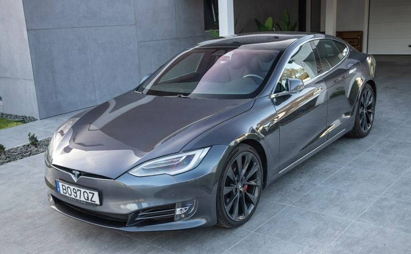 Tesla Model 3 • 2020 • 74,000 km 1