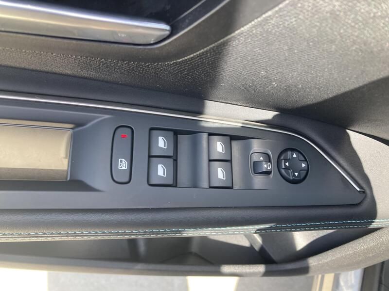 Peugeot 5008 • 2022 • 49,995 km 25