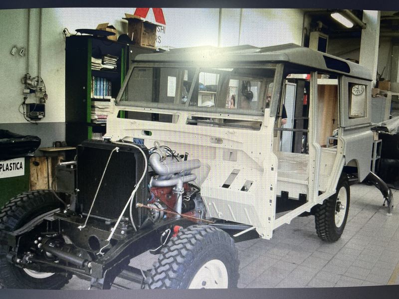 Land Rover 109 • 1982 • 3,600 km 11