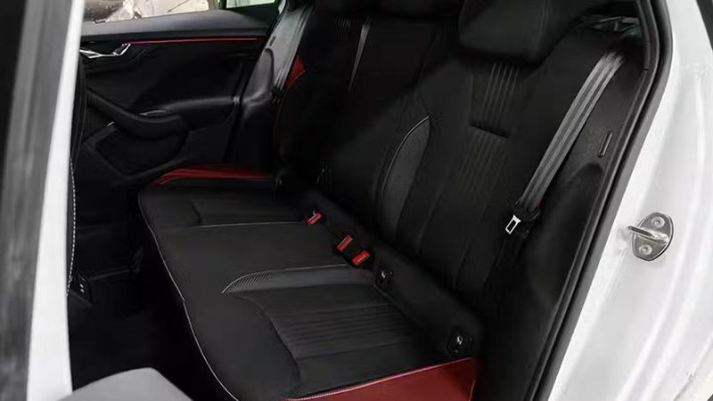 Škoda Rapid • 2021 • 48,046 km 4