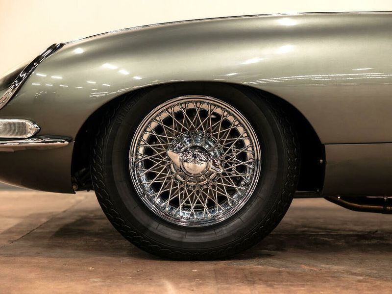 Jaguar E-PACE • 1967 • 42,690 km 41