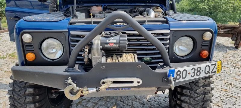 Land Rover Defender • 2001 • 80,000 km 2