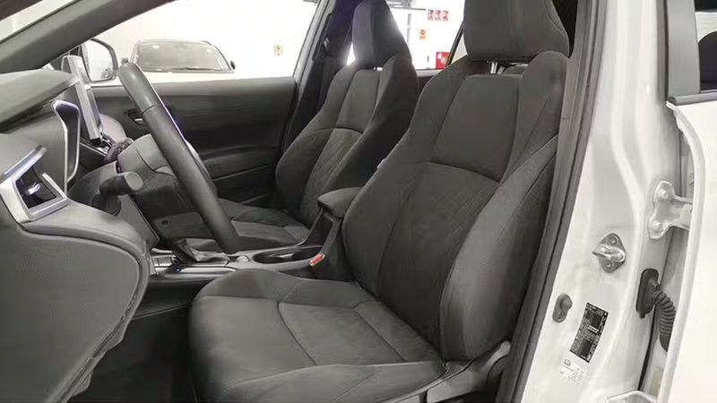 Toyota Corolla Hybrid • 2023 • 13,994 km 12