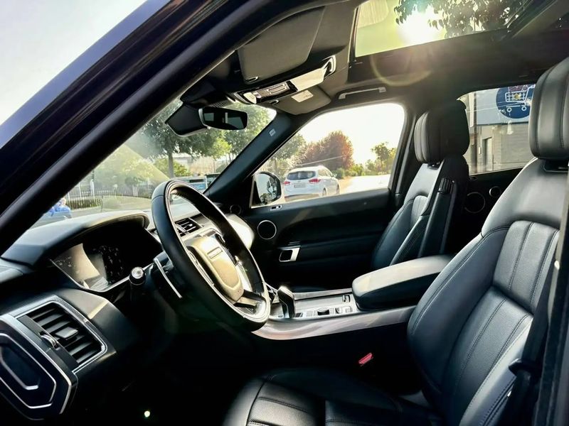 Land Rover Range Rover Sport • 2020 • 83,000 km 4