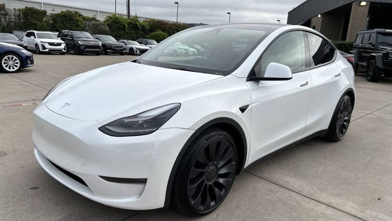 Tesla Model Y • 2022 • 30,258 km 1