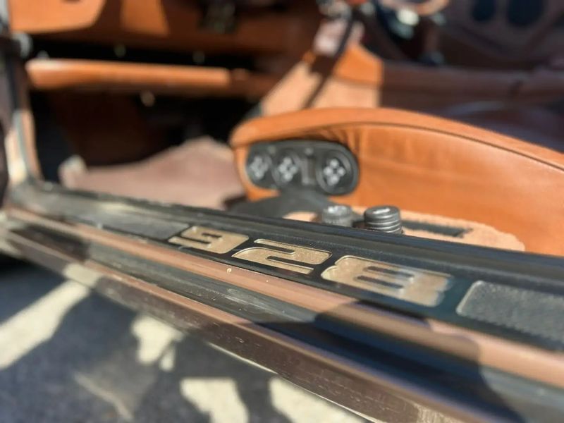 Porsche 928 • 1987 • 99,990 km 2