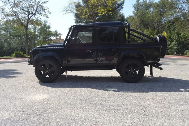 Land Rover Defender • 2010 • 147,000 km 7