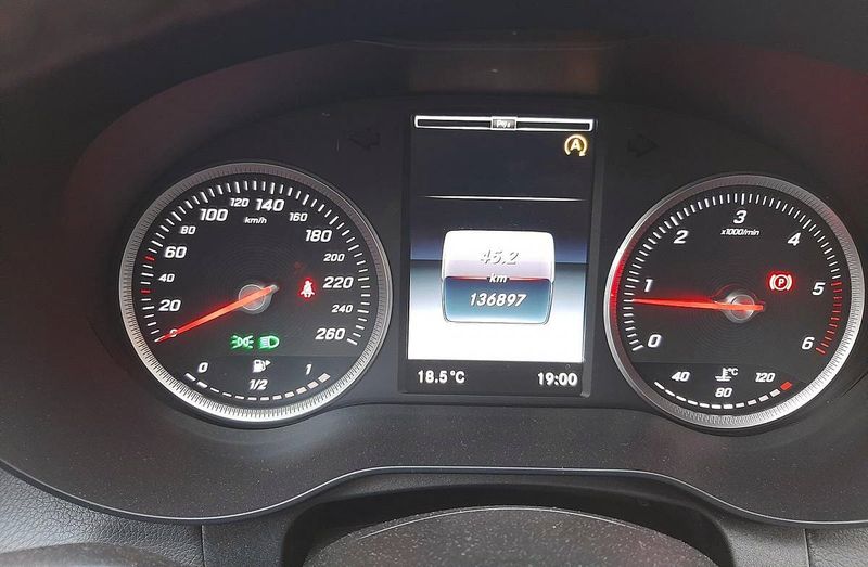 Mercedes-Benz C • 2015 • 139,999 km 7