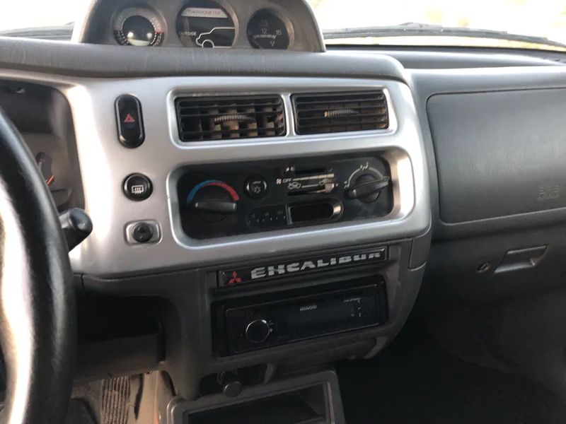 Mitsubishi L200 Pick up • 2000 • 335,000 km 6