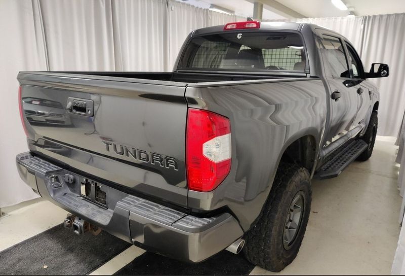 Toyota Tundra • 2020 • 72,000 km 3