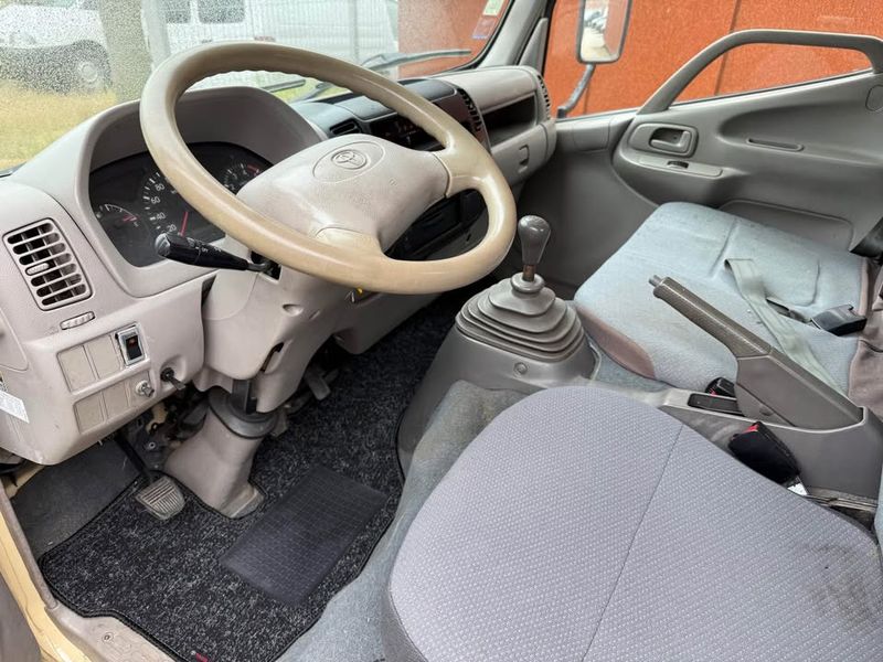 Toyota Dyna • 2002 • 199,000 km 2