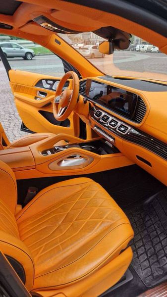 Mercedes-Benz S-Class • 2023 • 9,000 km 3