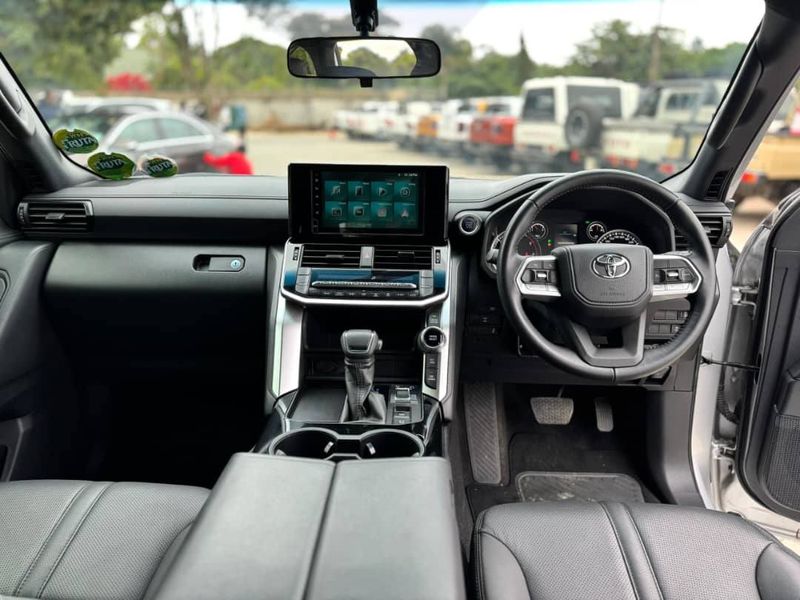 Toyota Land Cruiser • 2022 • 57,000 km 5