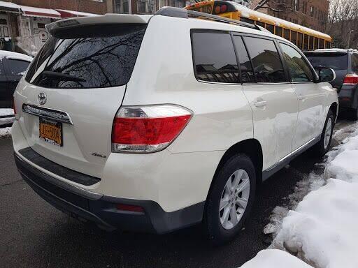 Toyota Highlander • 2012 • 69,000 km 3