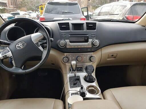 Toyota Highlander • 2012 • 69,000 km 8