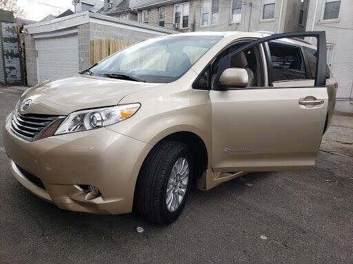 Toyota Sienna • 2014 • 69,000 km 4