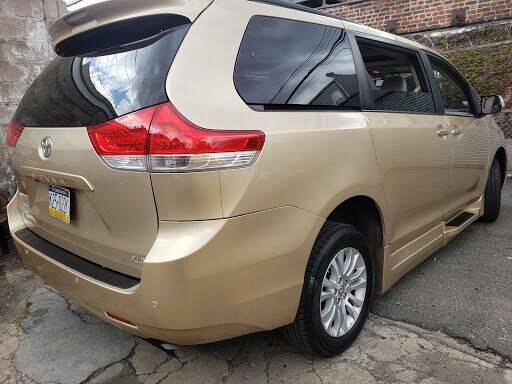 Toyota Sienna • 2014 • 69,000 km 5