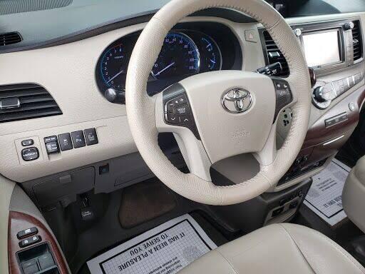 Toyota Sienna • 2014 • 69,000 km 2