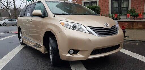 Toyota Sienna • 2014 • 47,000 km 2