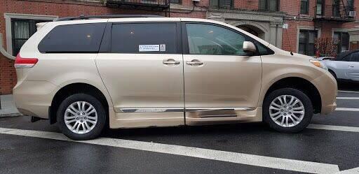 Toyota Sienna • 2014 • 47,000 km 6