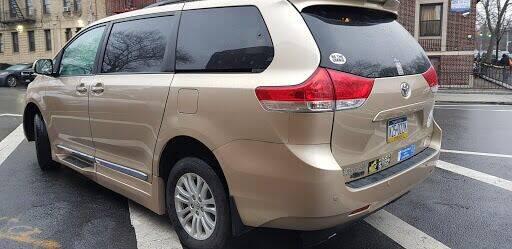 Toyota Sienna • 2014 • 47,000 km 3