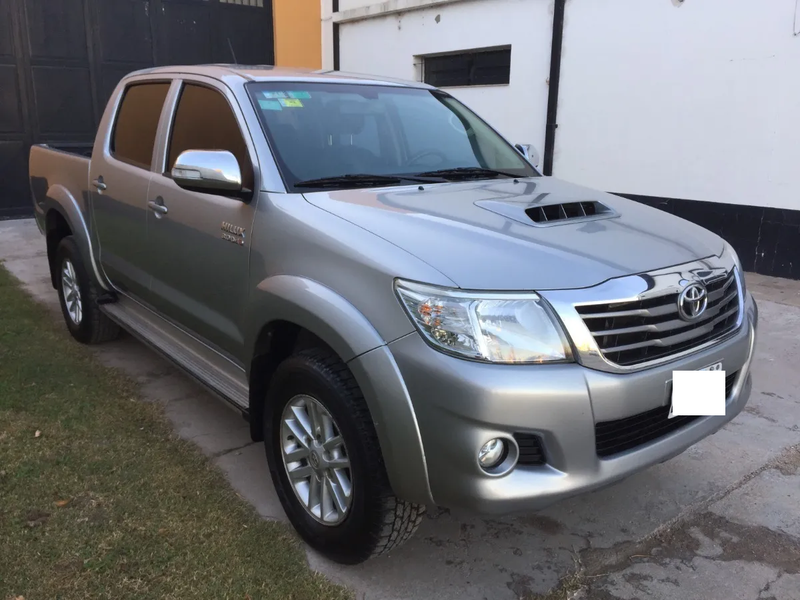 Toyota Hilux • 2015 • 44,300 km 3