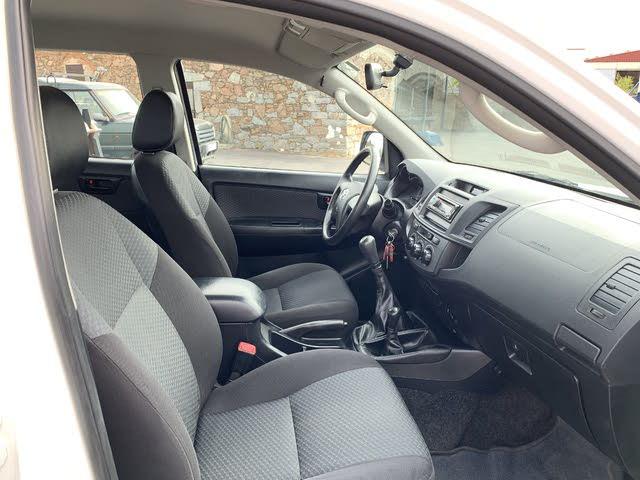 Toyota Hilux • 2014 • 65,000 km 4