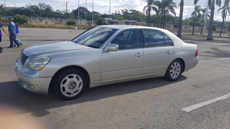 Lexus LS • 2001 • 12,345 km 2