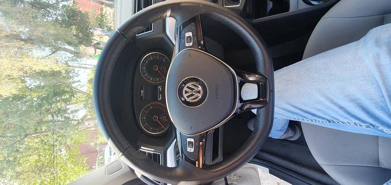 Volkswagen  • 2019 • 14,071 km 7