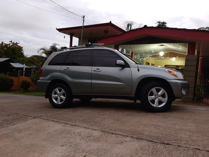 Toyota RAV4 • 2004 • 122,000 km 3