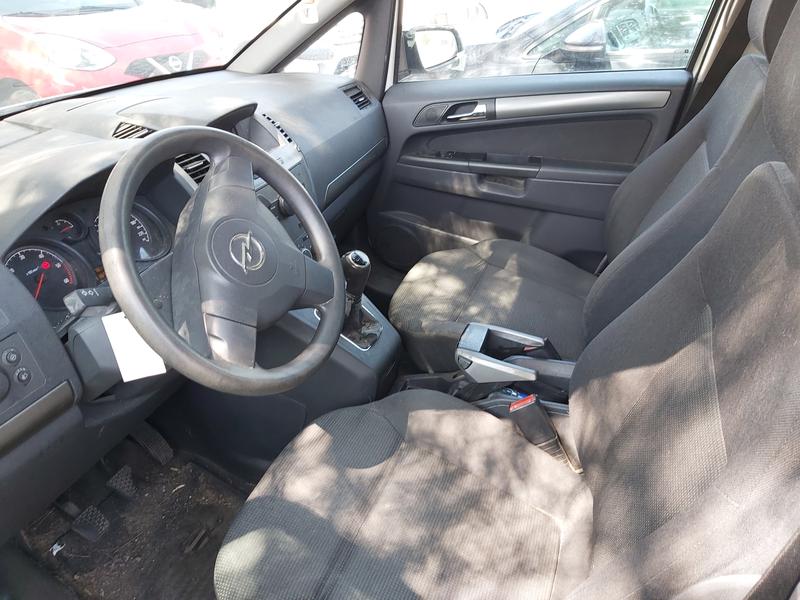 Opel Zafira • 2006 • 235,000 km 3