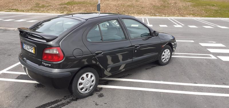 Renault Mégane • 2000 • 240,000 km 4