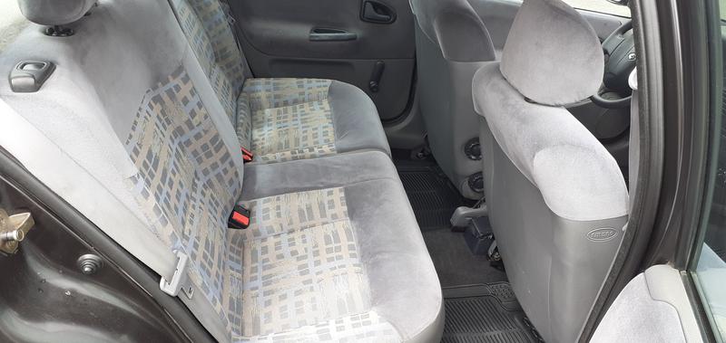 Renault Mégane • 2000 • 240,000 km 5