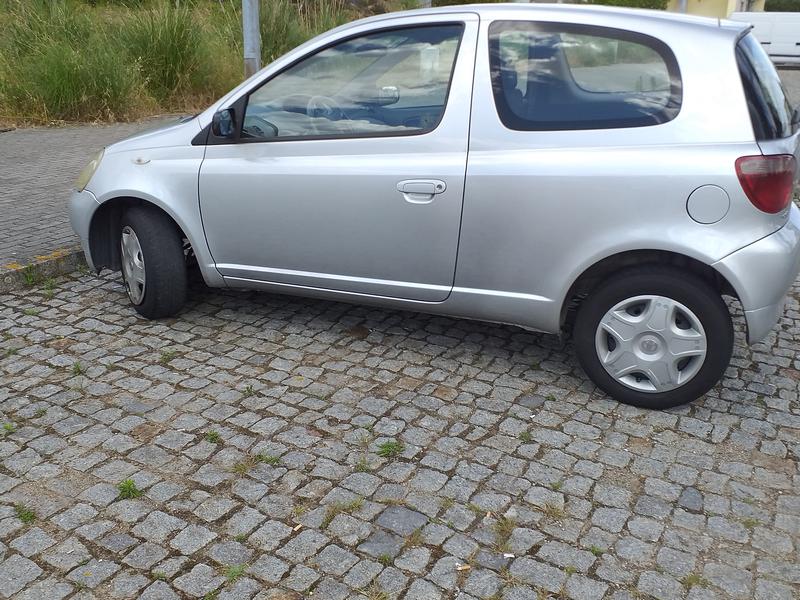Toyota Yaris • 1999 • 153,000 km 4