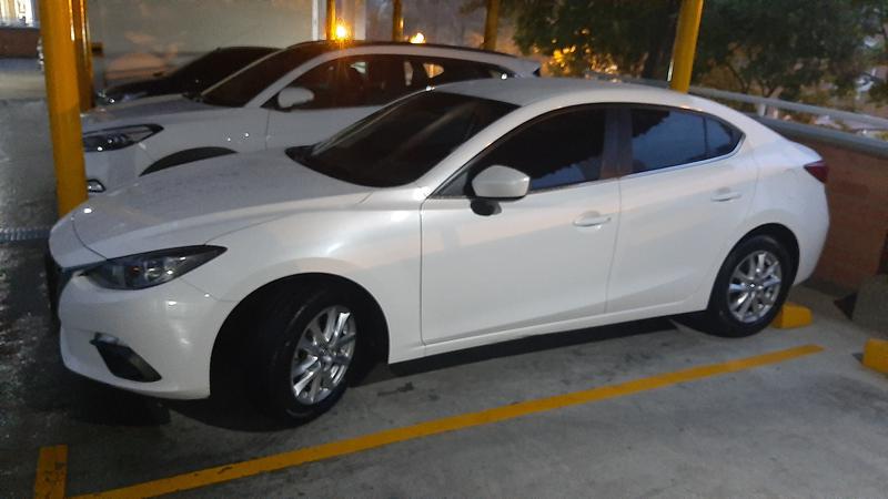 Mazda 3 • 2015 • 42,000 km 2