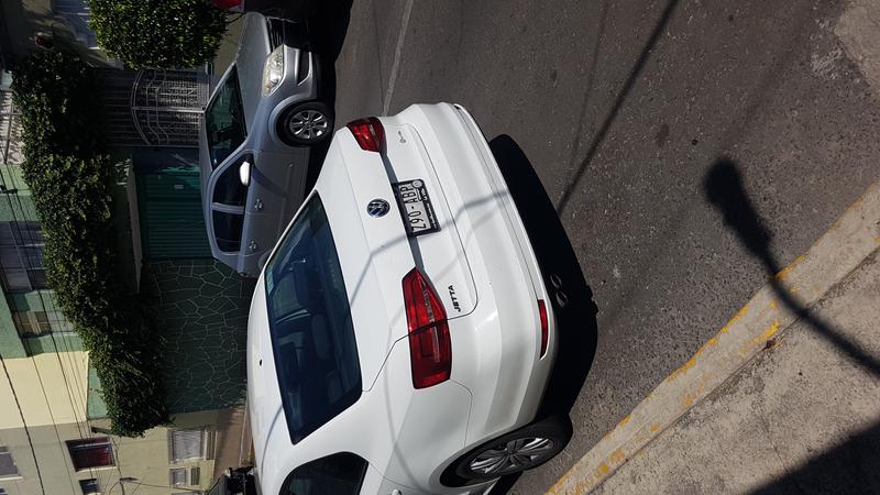 Volkswagen Jetta • 2015 • 60,000 km 2