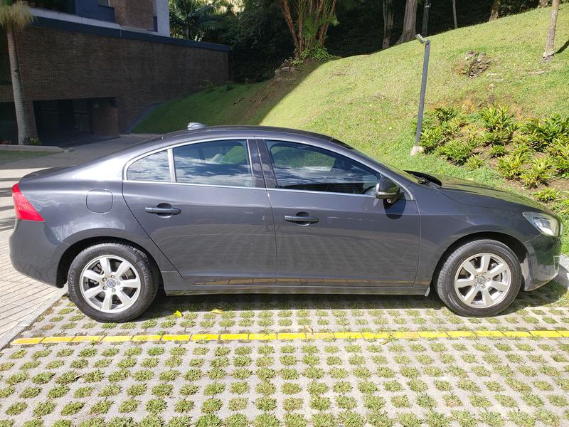 Volvo S60 • 2013 • 19,000 km 7