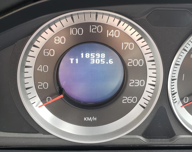 Volvo S60 • 2013 • 19,000 km 2