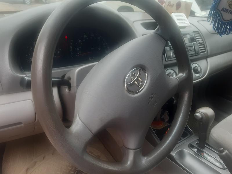 Toyota Camry • 2004 • 2 km 4