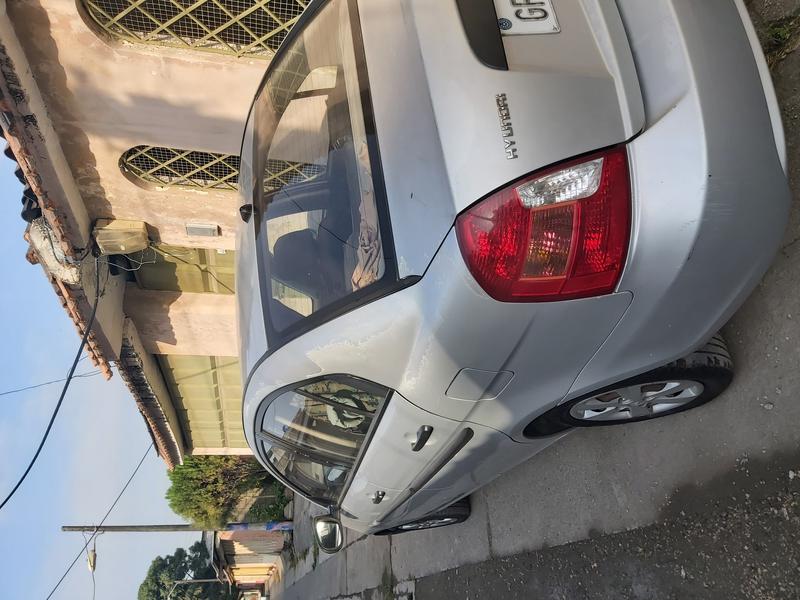 Hyundai Accent • 2011 • 440,000 km 3