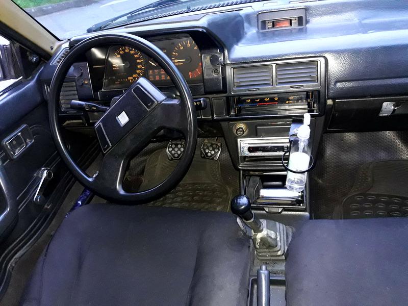 Mazda 323 • 1989 • 250,000 km 3