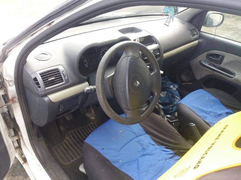 Renault Clio • 2006 • 19,000 km 3