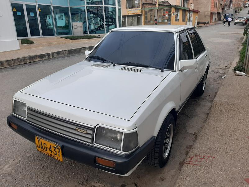 Mazda 323 • 1984 • 174,000 km 12