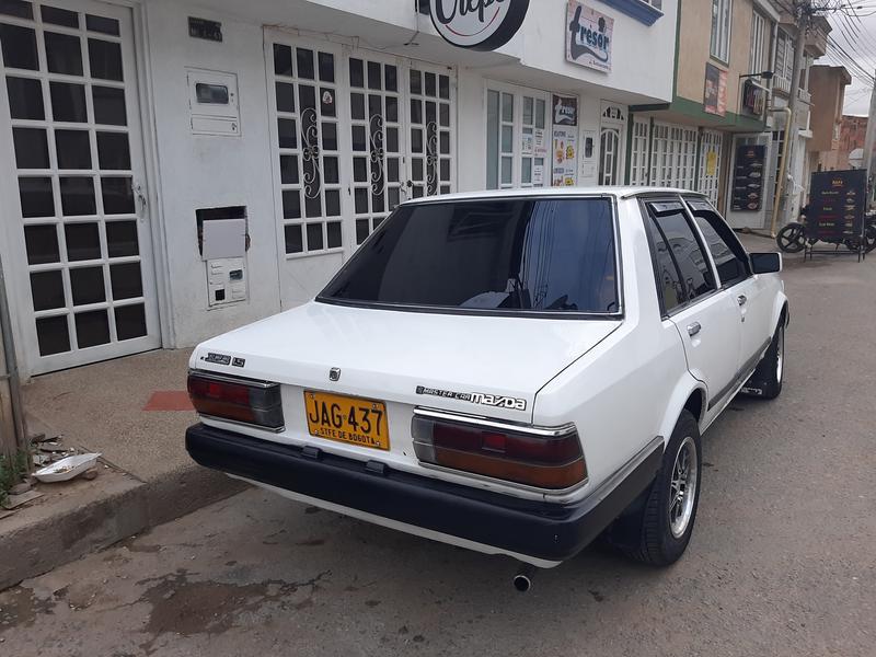 Mazda 323 • 1984 • 174,000 km 3