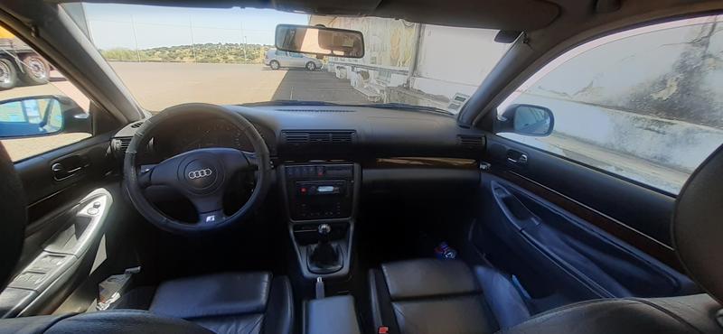 Audi A4 • 1999 • 260,000 km 2