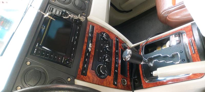 Jeep Commander • 2006 • 180,000 km 3